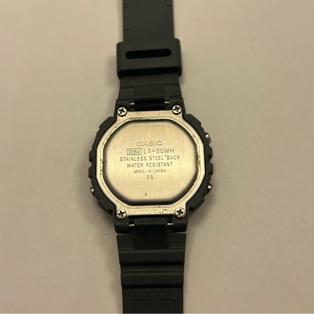 Casio Women's LA20WH-8A Classic Digital Watch Gray and‎ Pink